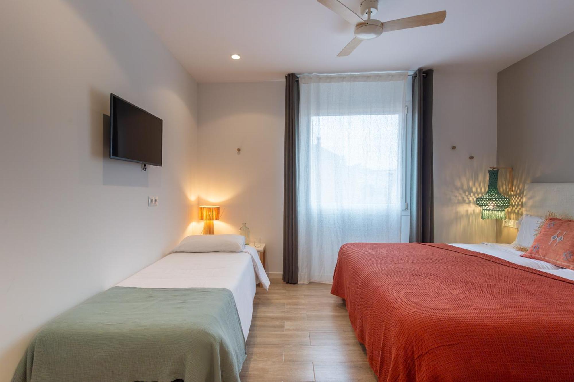Hostal Boutique Es Portalet Сан-Фелиу-де-Гишольс Номер фото